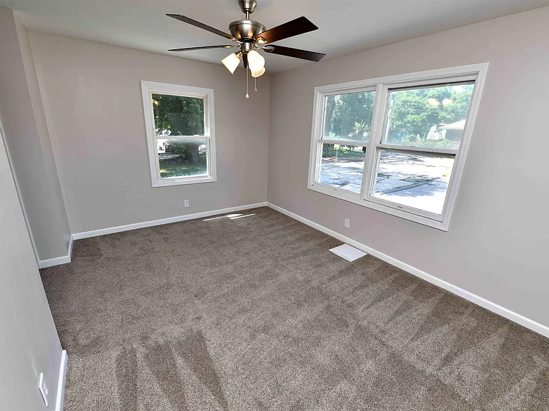 1027 N University St — Photo 48