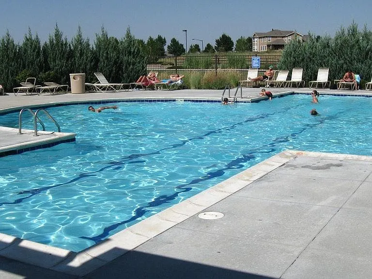amenities: pool