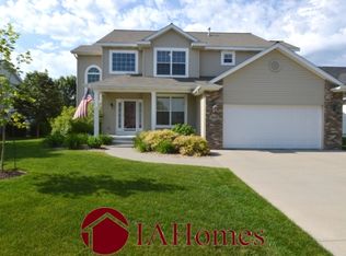 3025 Grey Wolf, Hiawatha, IA 52233
