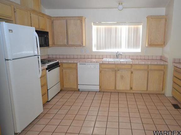 3rd image of 1661 Kyle Ave