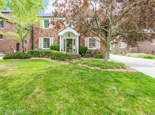 689 Fisher Rd, Grosse Pointe, MI 48230