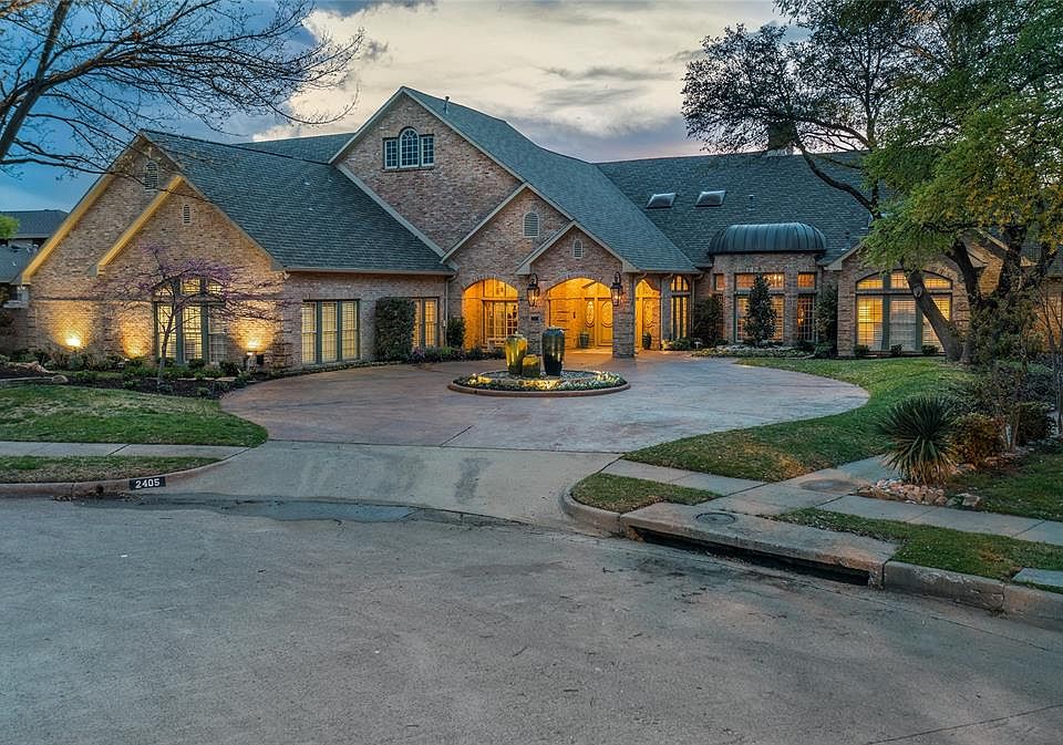 1st image of 2405 Colonial Dr