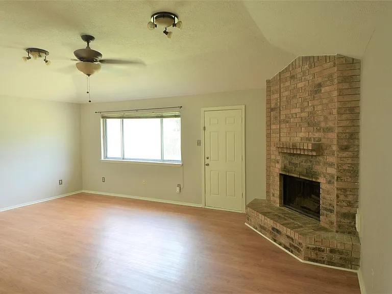 24006 Merry Oaks Dr — Photo 3