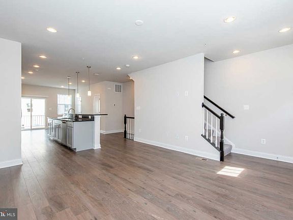 3rd image of 7156 Banbury Dr