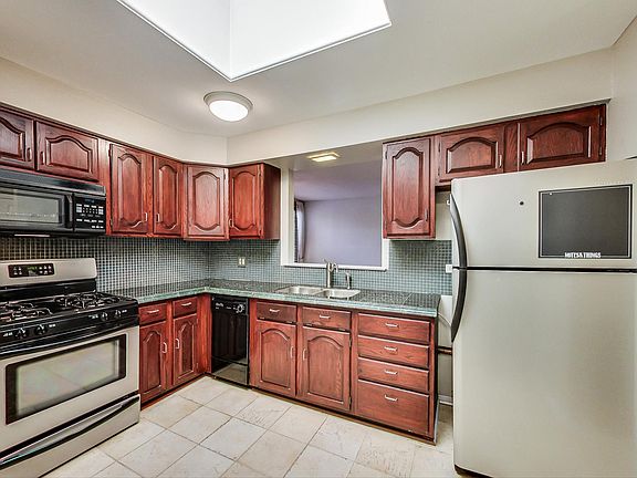 4th image of 2336 N Commonwealth Ave APT 407