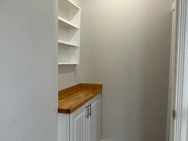 11-13 Ellsworth St #1 — Photo 2