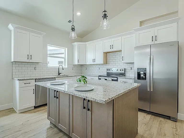 3 bed, 1359 sqft, $950 — Photo 2