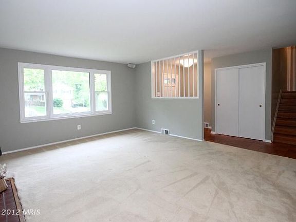 2nd image of 7423 Dickenson St