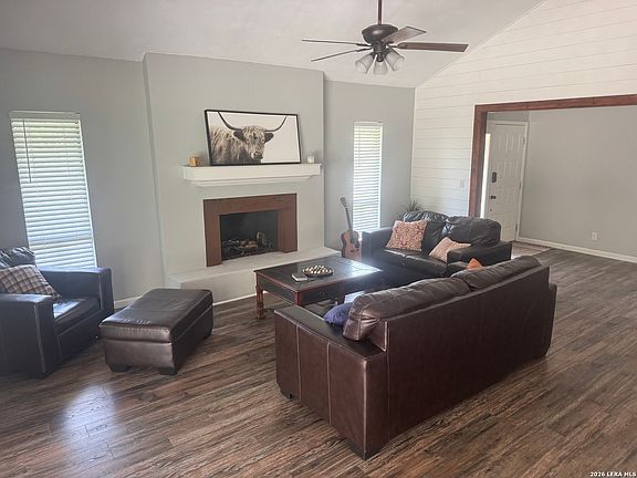 2nd image of 407 Marymont