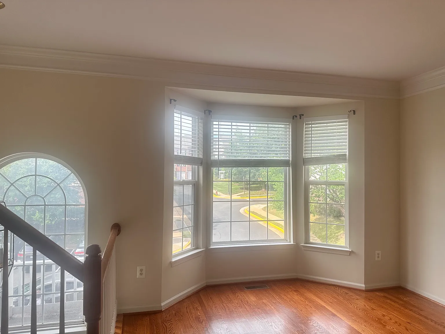 3 bed, 3.5 bath, 1476 sqft, $3,200 — Photo 2