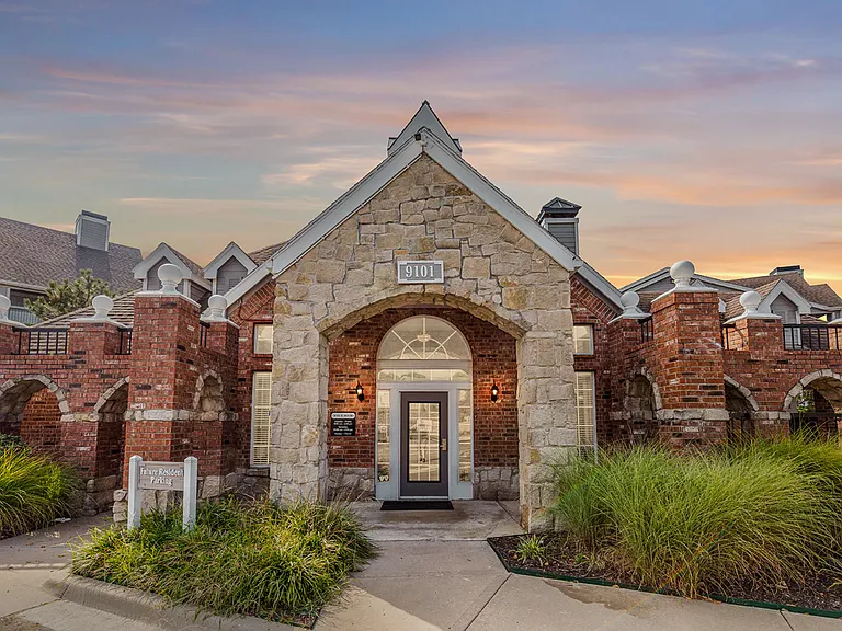 Villa Estates at Lenexa — Photo 22