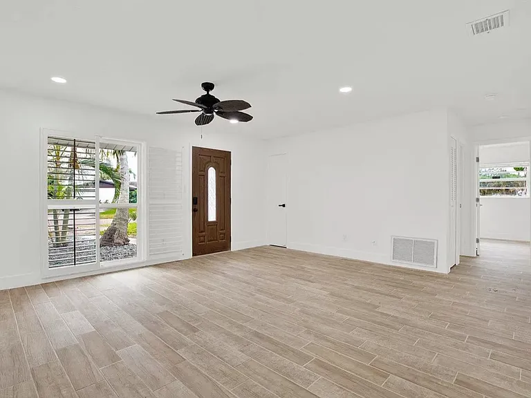 4684 Neptune Dr SE — Photo 18