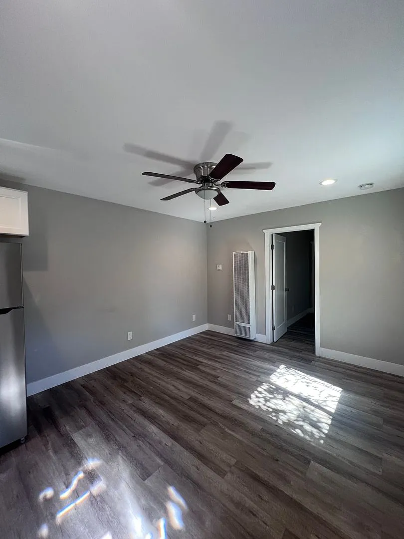 Charming standalone 1-bedroom, 1-bath cottage in the heart of Normal Heights! — Photo 2
