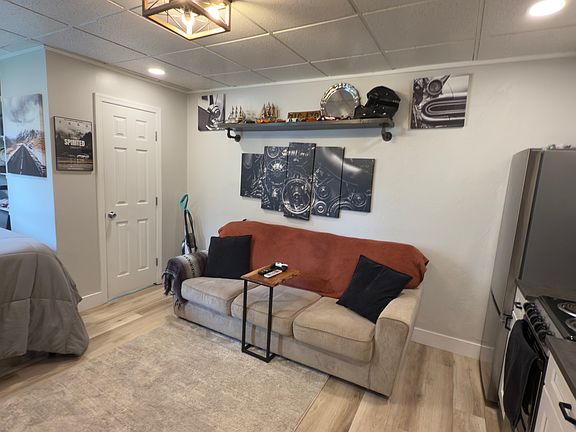 5th image of 406 College Ave APT A