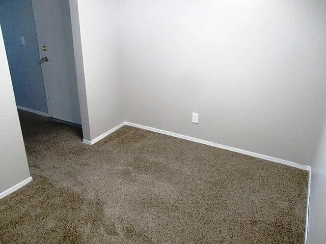 2 bed, $1,100 — Photo 4