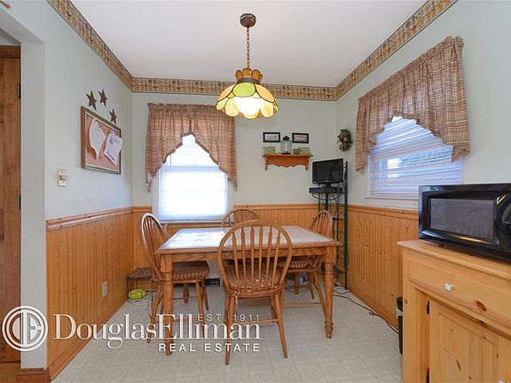 4th image of 136 Fairview Ave