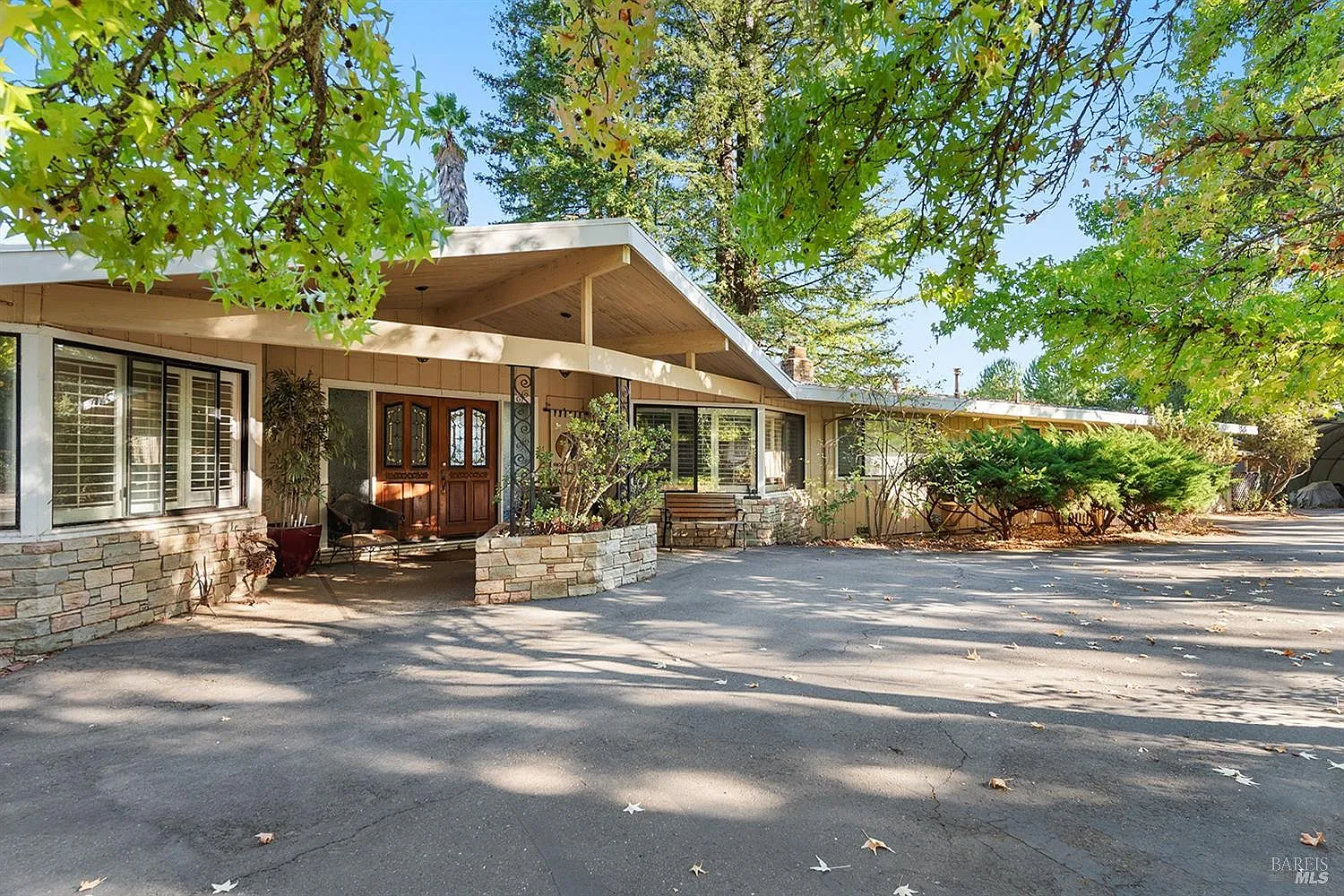 1039 Westside Road photo 1