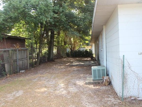 3rd image of 1631 Blossom Cir E