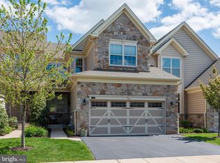 5 Meadow View Ln, Malvern, PA 19355