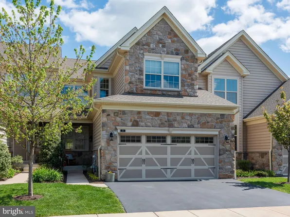 5 Meadow View Ln, Malvern, PA 19355