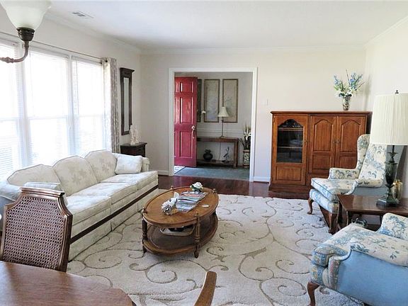 5th image of 206 Lakeview Dr