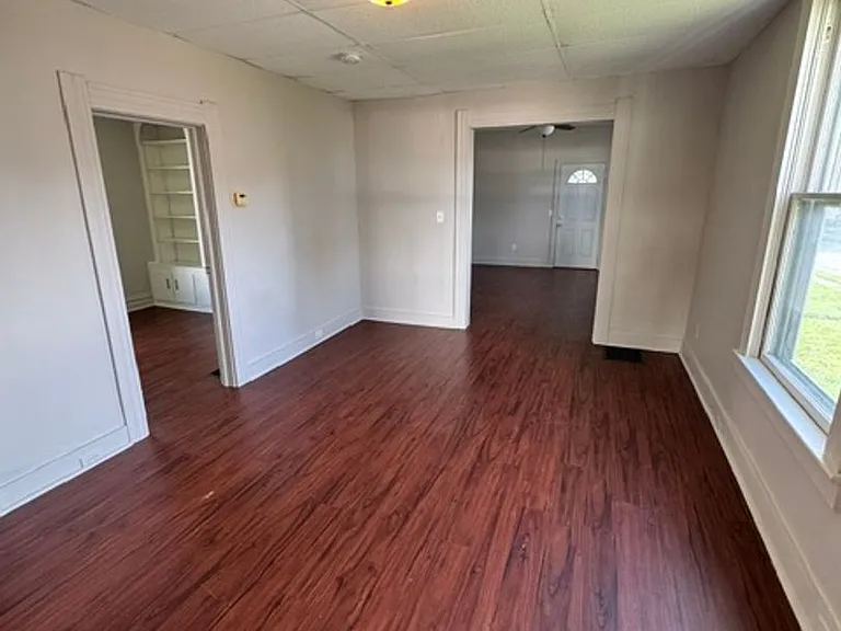 704 Davis St — Photo 3