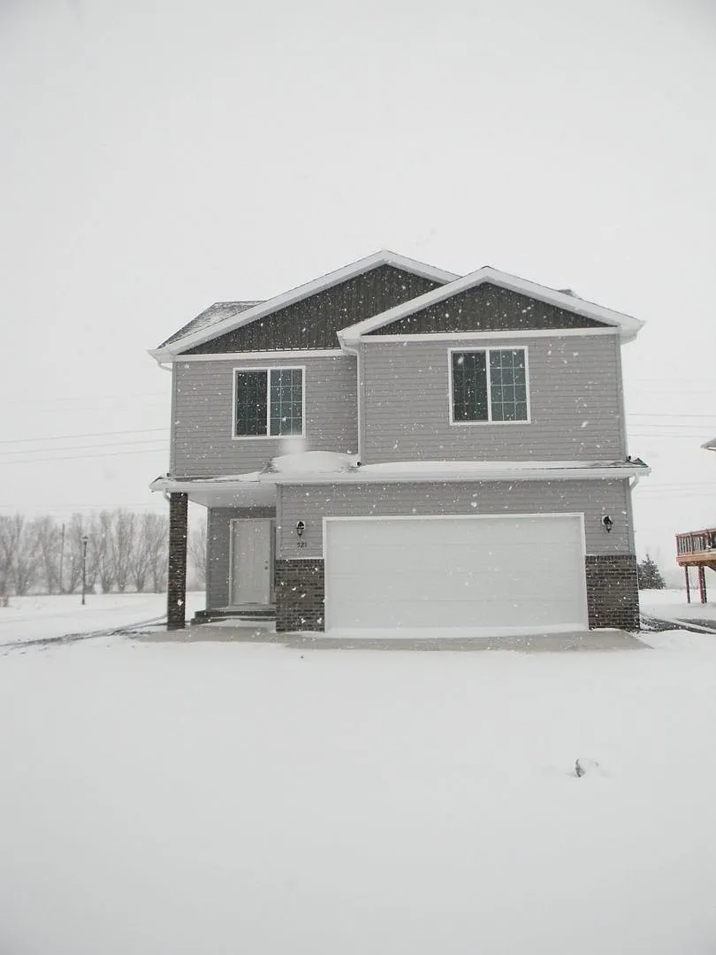 3 Bed 3 Bath Single Family Home — Photo 2