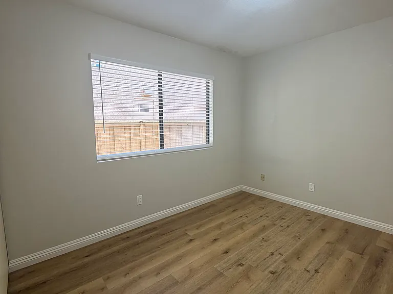 10725 Wallingford Rd — Photo 24
