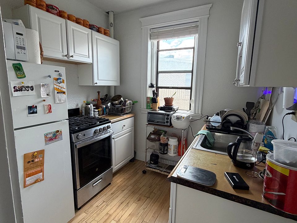 1st image of 11 Park Dr APT 34