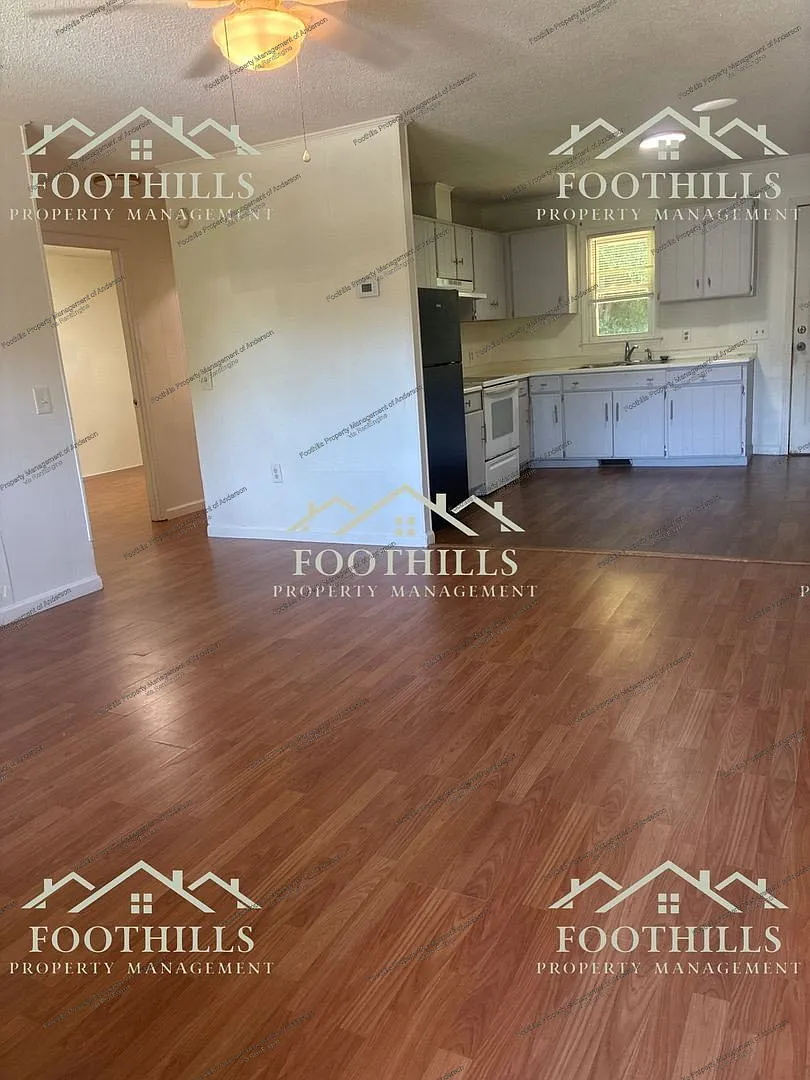 2 bed, 1.0 bath, $925 — Photo 2