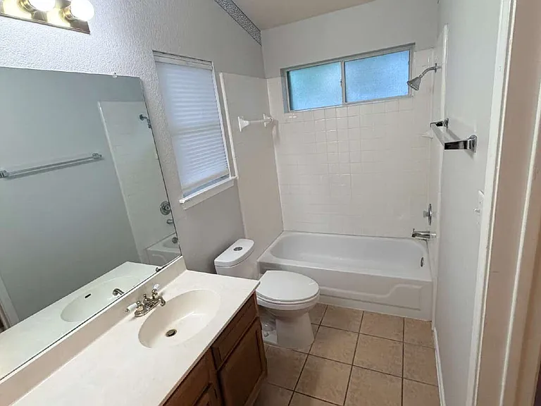 1006 Reynaldo St — Photo 18