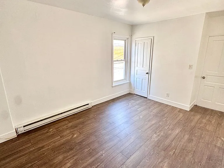 535 W Tilghman St — Photo 17