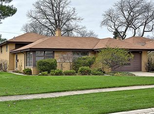 512 S Owen St, Mount Prospect, IL