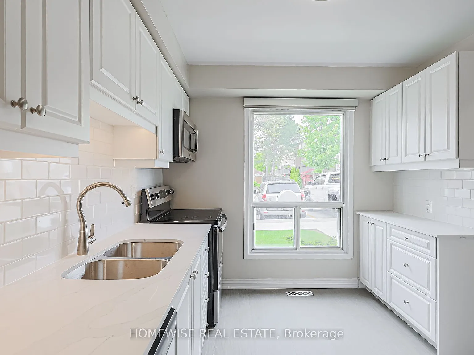 3 bed, $2,995 — Photo 2