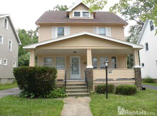 985 Selwyn Rd, Cleveland Heights, OH 44112