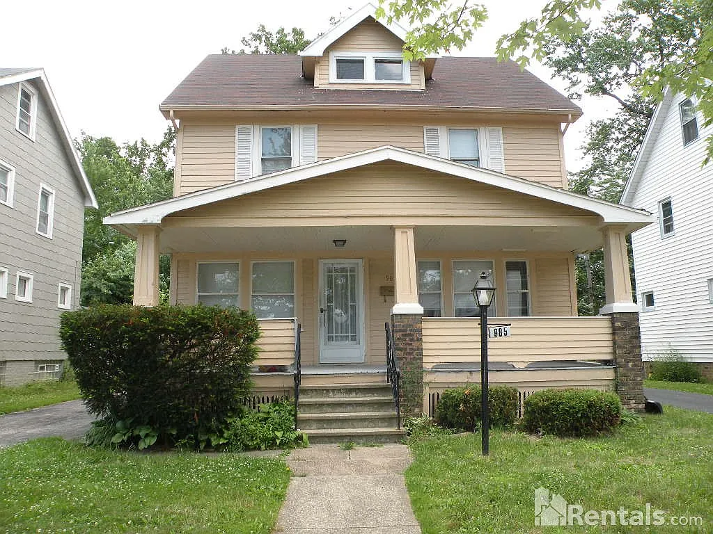 985 Selwyn Rd photo 1