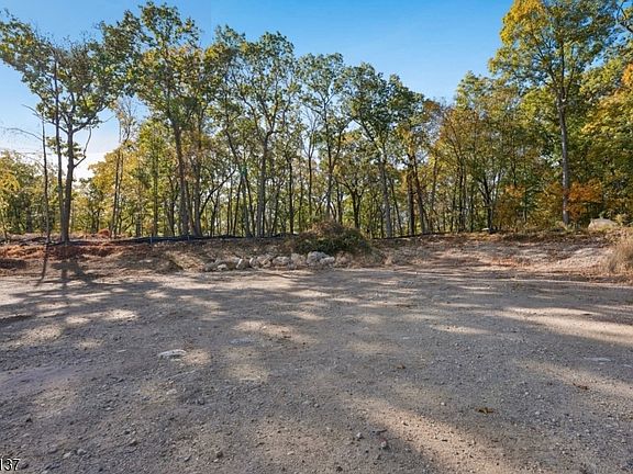 5th image of 9 Bristol Ridge Rd
