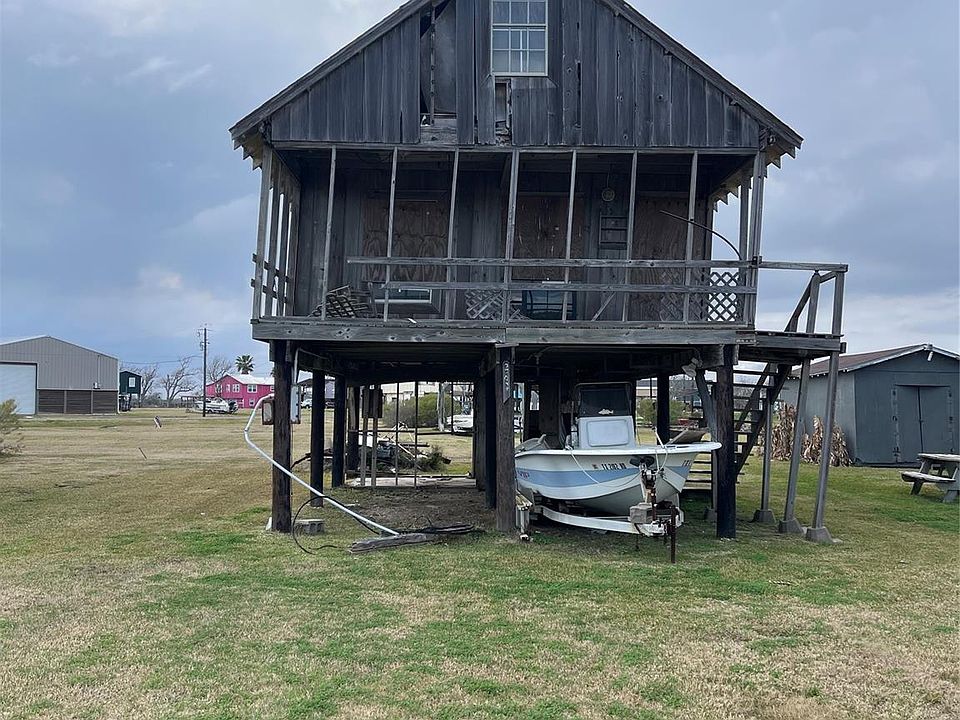 1st image of 302 Flamingo St