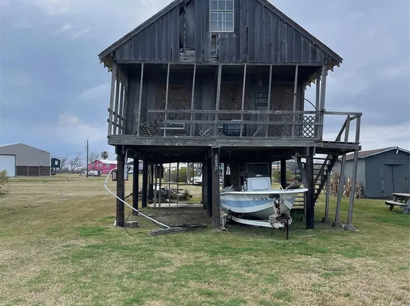 302 Flamingo St, Sargent, TX 77414