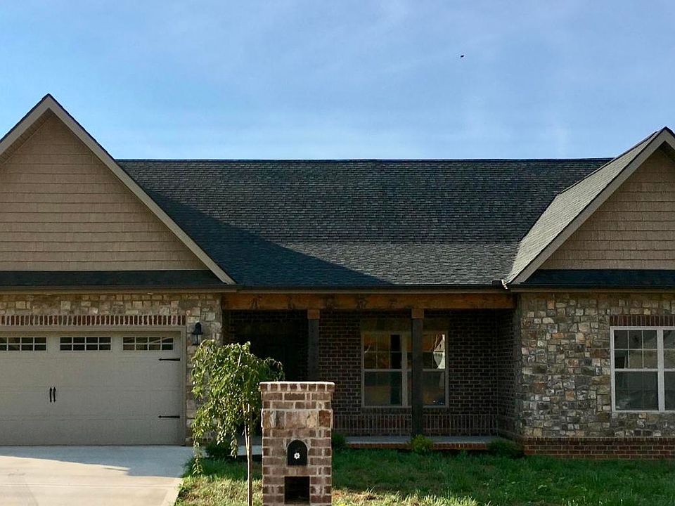1st image of 806 Connor Ln