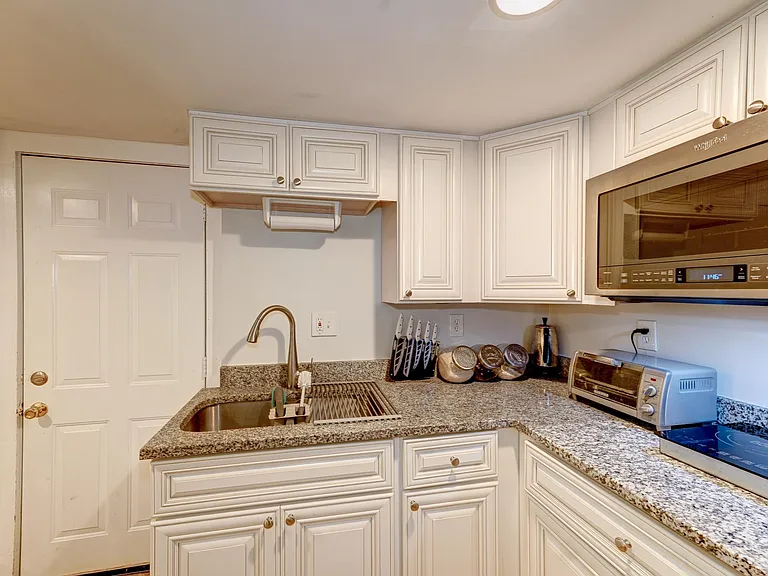 Large sink, microwave, cooktop and oven!