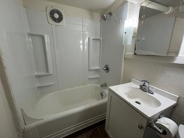 2024 Kendall Ave #5 — Photo 10