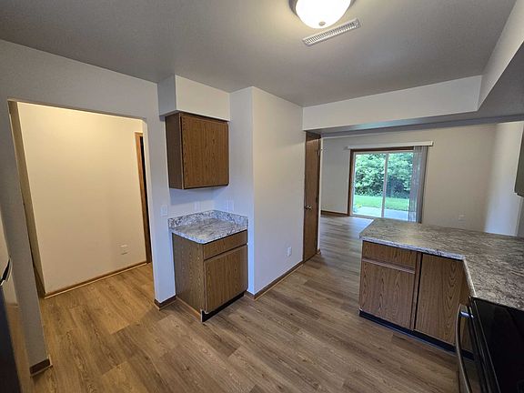 5th image of 230 Thomson Ln #2