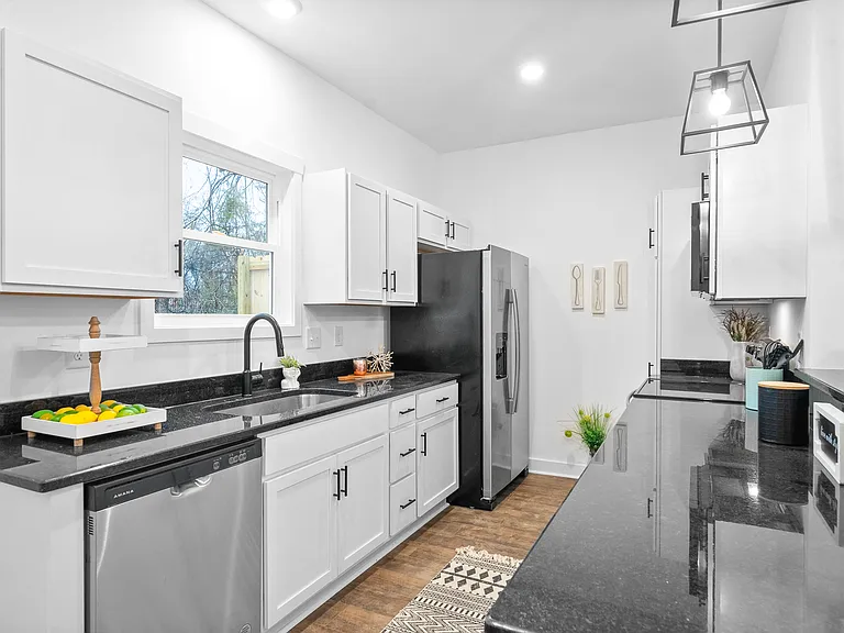 914 Power St — Photo 8