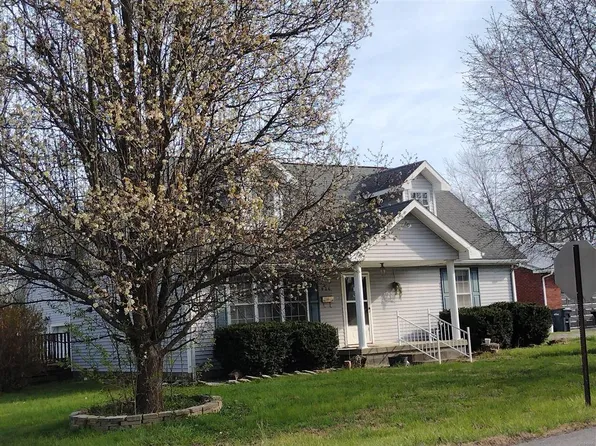 926 W Owen St, Scottsburg, IN 47170