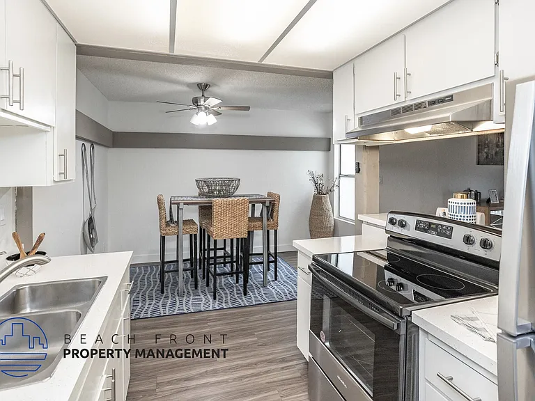 Windmill Apartments — Photo 1