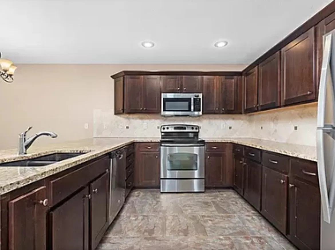 2 bed, 1270 sqft, $1,750 — Photo 4