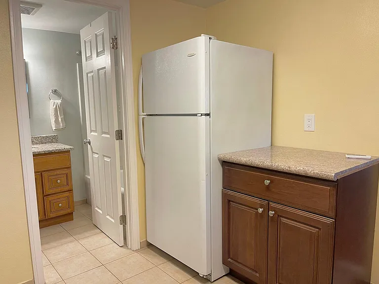 1131 Rose Ave — Photo 4