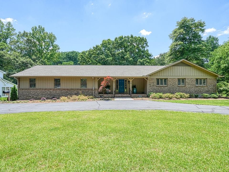 1st image of 42 Lake Forest Dr