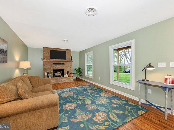 4th image of 10113 Downsville Pike